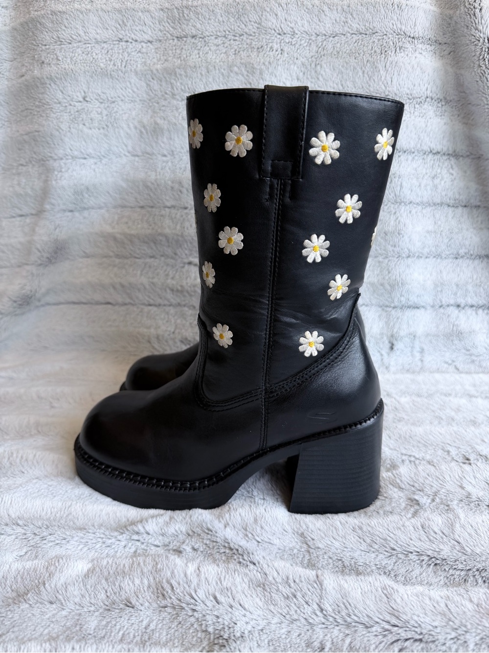 VTG 90s Skechers Black Leather Daisy Embroidered Chunky Platform Boots Mid-Calf